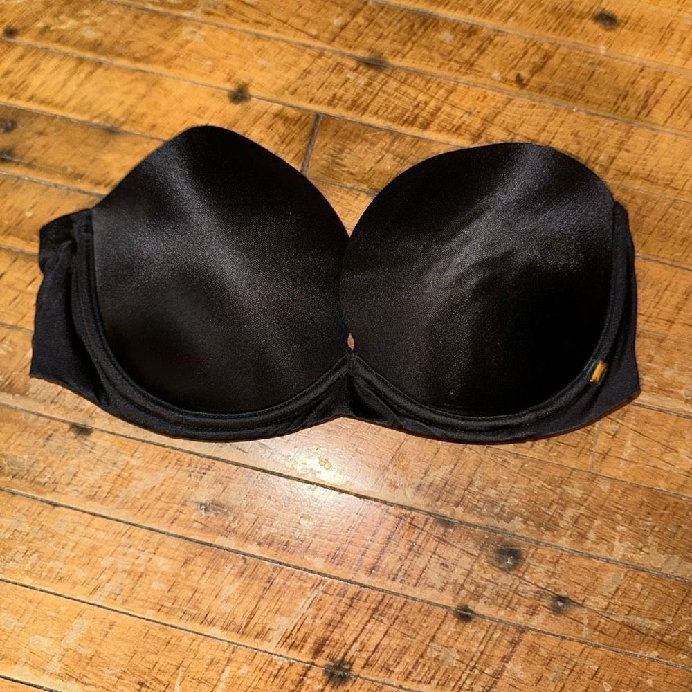 Victoria’s Secret black satiny multi-way 32D strapless bra